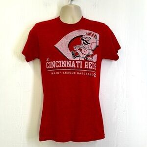 Majestic - Cincinnati Reds Major League BaseballVintage Logo Red Shirt Small